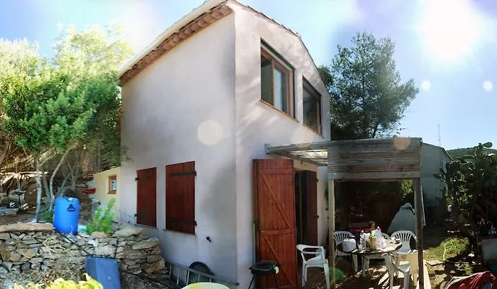 Dom wakacyjny Rc D'un Cabanon Ecologique Naturiste *